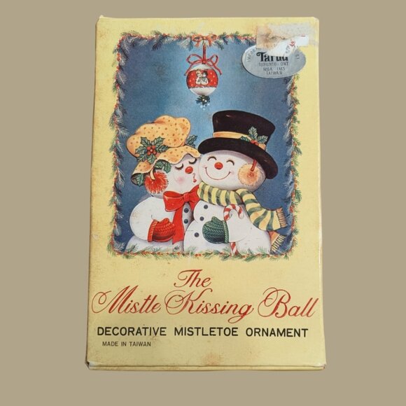 Vintage “Mistle Kissing Ball” Ornament (Boxed, 1970s Taiwan) - Picture 2 of 4